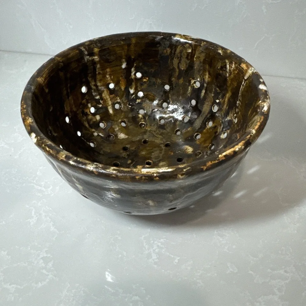 Pottery Berry Bowl 6.5 Inches